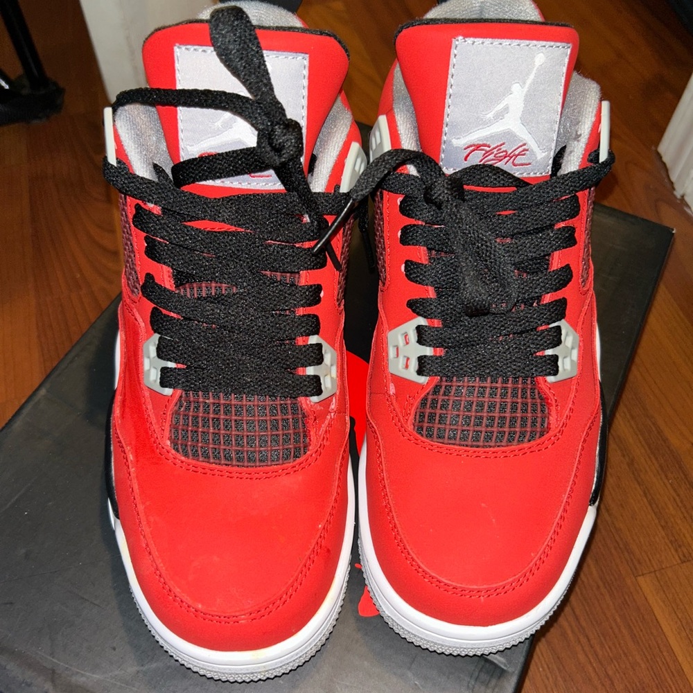 WORN 1x still looks BRAND NEW
WMNS “fire red grey black Jordan 4s”
